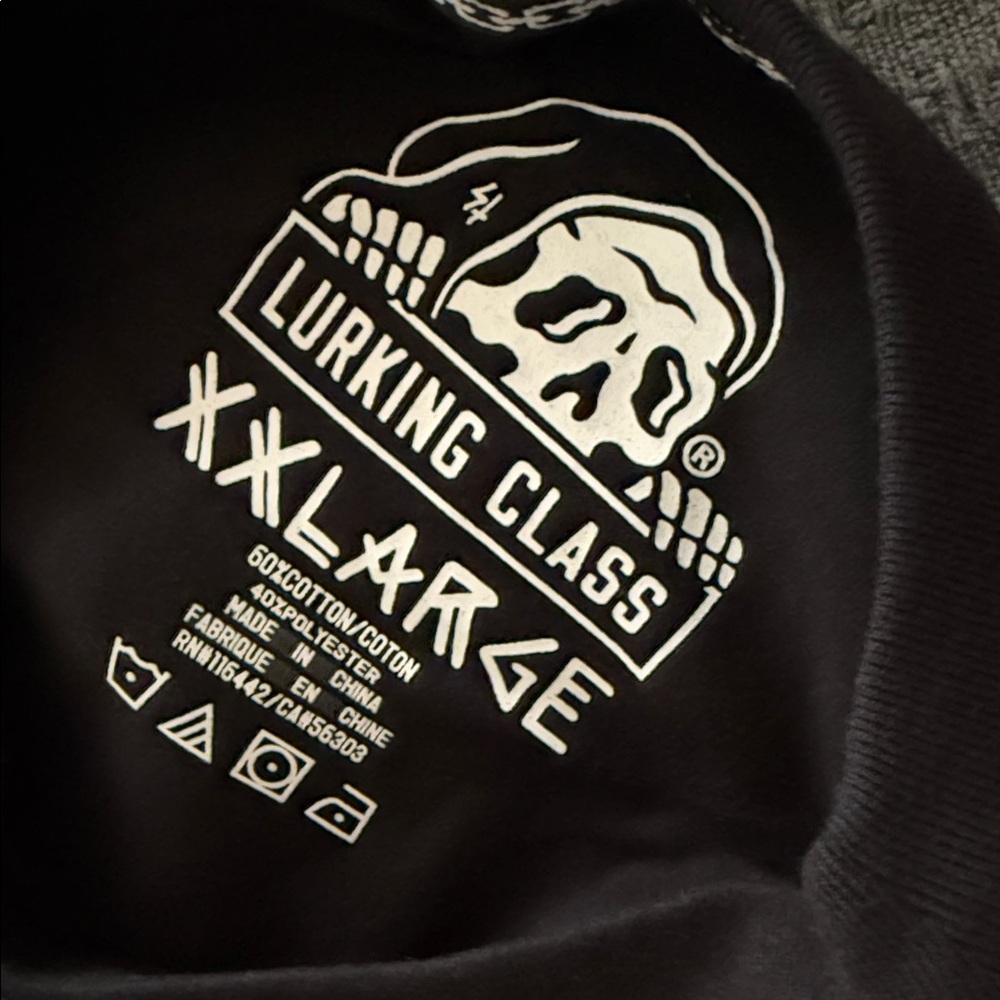 Lurking Class shirt with Skull Graphic and thermal sleeves size XXL NWT - Picture 4 of 4